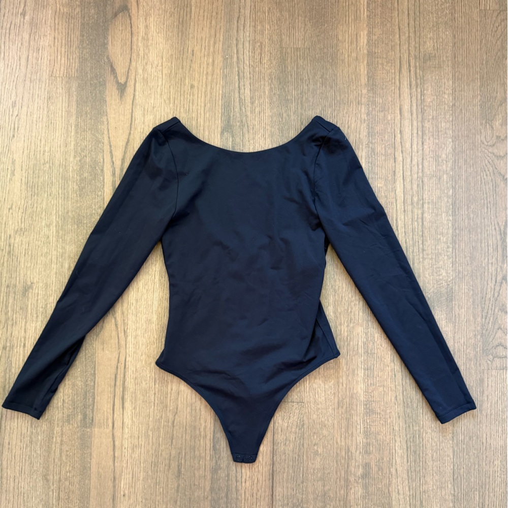 Aritzia Babaton Black Long Sleeve Bodysuit-Size Medium